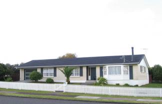 24 Whiteacres Drive, Sunnyhills