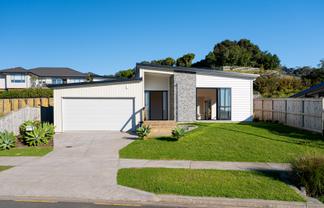 16 Awa Avenue, Helensville