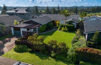 61 Rosario Crescent, Red Beach
