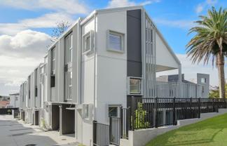 1/9 Aeroview Drive, Beach Haven