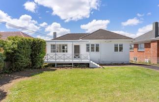 74 Oakdale Rd, Hillsborough