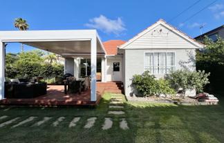 26 Queensway, Three Kings