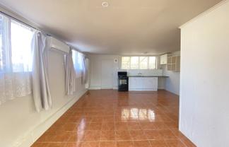 8a Sabot Pl, Massey