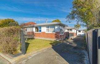 25 Lake Terrace Road, Burwood