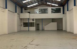 High Stud Warehouse in the Heart of Newmarket