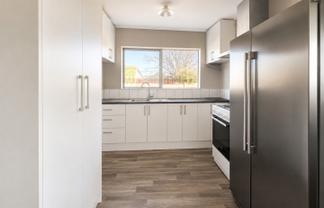81b Clayton Road, Mangakakahi