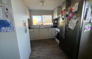 81b Clayton Road, Mangakakahi