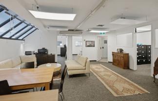 Compelling owner occupier office unit!