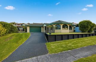 28 Sterling Gate Drive, Bethlehem