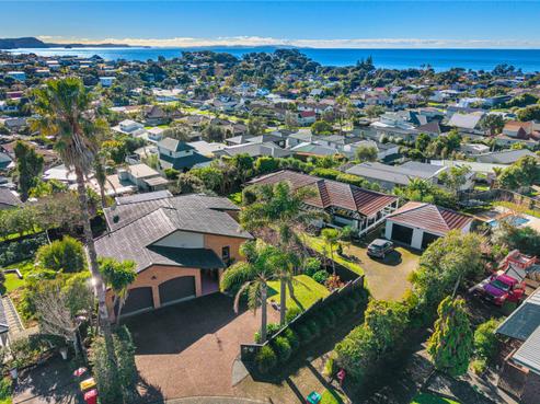 24 Halldene Terrace, Red Beach