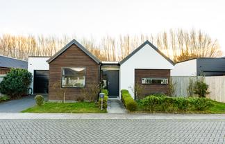 8 Founders Lane, Yaldhurst