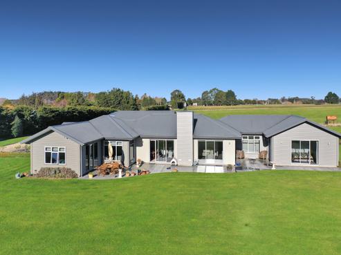 305 Parsons Road, Weston