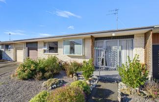 2/267 Tancred Street, Ashburton