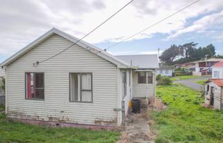 11 Theodore Street, Bluff