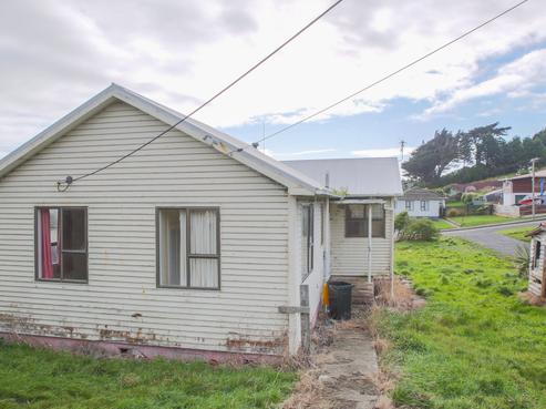 11 Theodore Street, Bluff