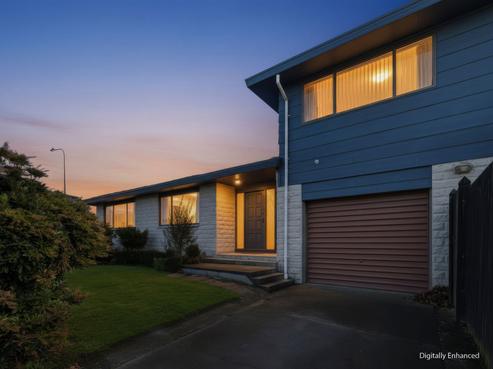 2 Regency Crescent, Redwood
