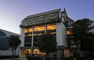 Premium Riverside Office | High-End Fitout