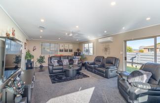 5A Fremont Grove, Totara Park