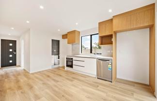 8/88 Te Atatu Road, Te Atatu South