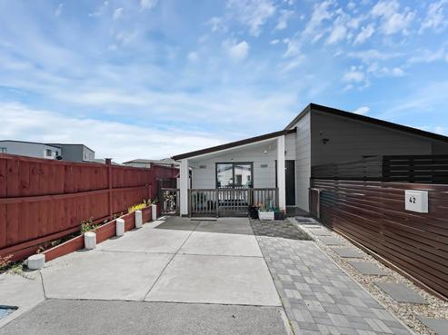 42 Kahui Parade, Karaka