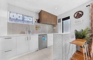 42 Kahui Parade, Karaka
