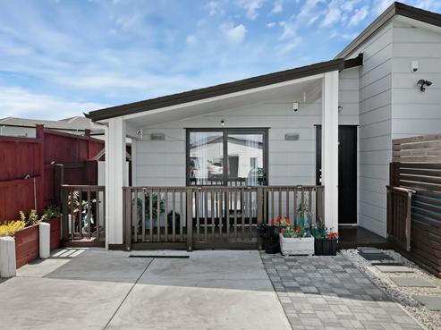 42 Kahui Parade, Karaka