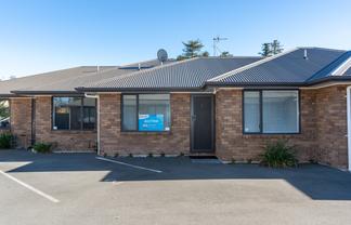 2/240 Old Farm Road, Hillcrest