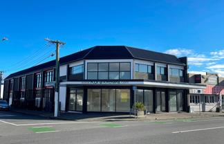 Refurbished High Profile Retail/Showroom Corner