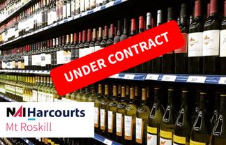 Major Brand + Independent Liquor Store - Prime North Island Tourist Destination 