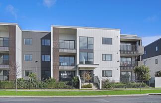 1/4 Ara Kataraina, Mangere
