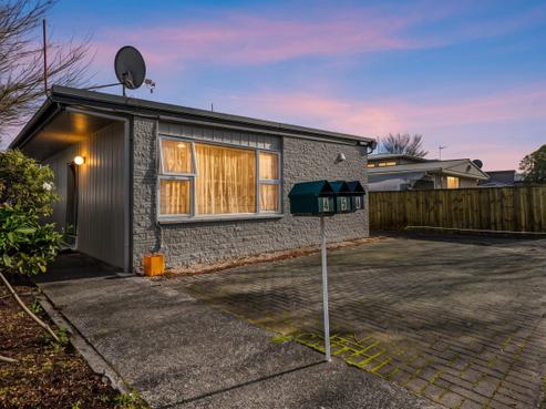 7F Ruihi Street, Victoria