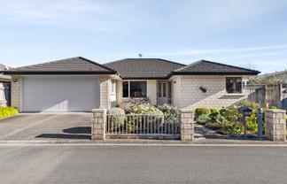 4 Persico Way, The Wood