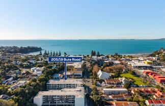 205/19 Bute Road, Browns Bay