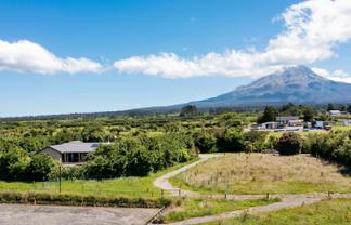 1955 Egmont Road, Kaimiro