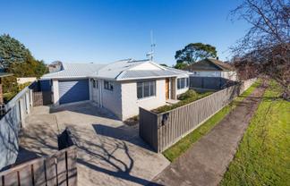 2 Pinedale Parade, Milson