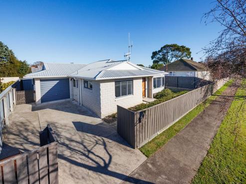 2 Pinedale Parade, Milson