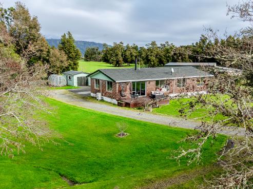 390 Robertson Road, Harihari