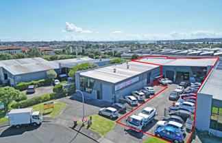 HIGH STUD WAREHOUSE WITH AMPLE PARKING
