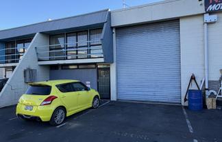 168 Sqm Warehouse +4 car parks - Otahuhu