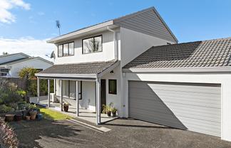 2/102 Manhattan Heights, Glendene