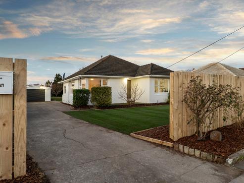 221 Breezes Road, Aranui