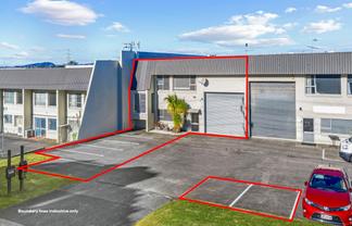 SUPERIOR WAREHOUSE AND LIVE-IN ACCOMMODATION
