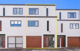 2/12 Ambrico Place, New Lynn