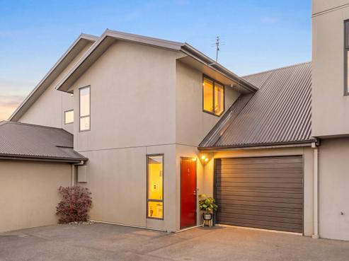 2/38 Brockworth Place, Riccarton