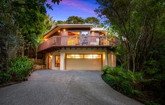 728 West Coast Road, Oratia