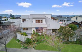 1a Clouston Gardens, Springlands