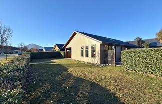 8 Warbler Lane, Wanaka