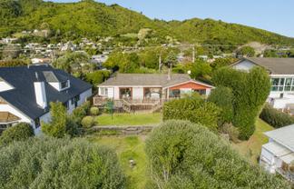 16 Huia Street, Waikanae