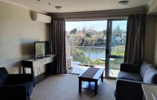 1180D Victoria Street, Hamilton Central