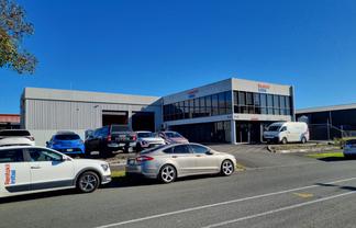 Well presented offices and warehouse